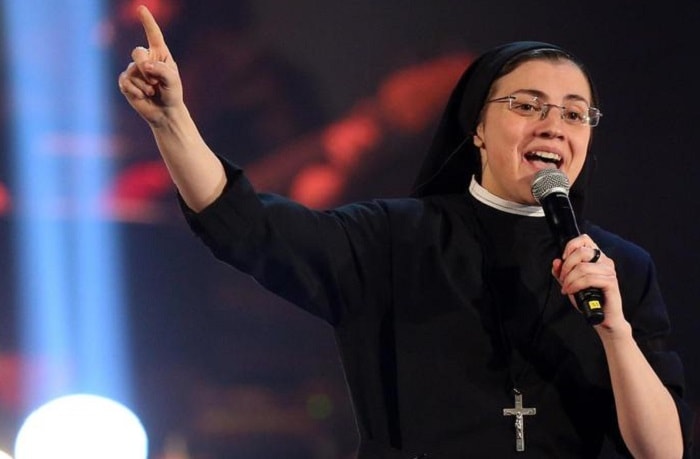 Suor Cristina Scuccia a Ballando con le Stelle 2019. Nel 2014 vinse The Voice