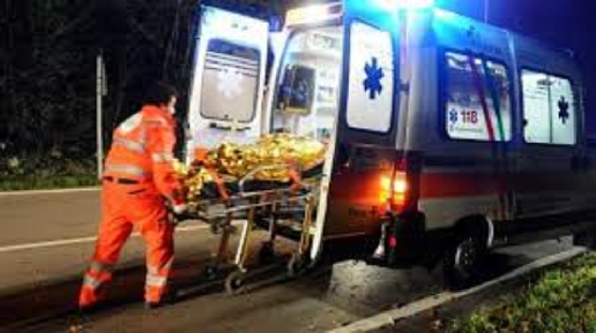 Bologna, si butta in mezzo alla strada e finisce travolta. Tragedia sulla rampa della tangenziale