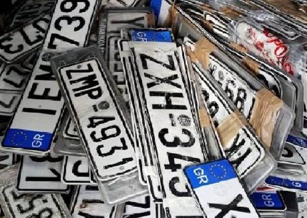 Targa personale: ti segue 15 anni, costa 41 euro. Norma esistente ma mai applicata, ci sarà un motivo?