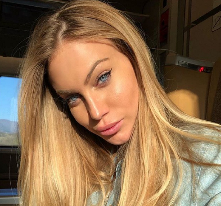 Taylor Mega: "La mia giornata tipo? Mi sveglio, apro Instagram e..." (foto Instagram)