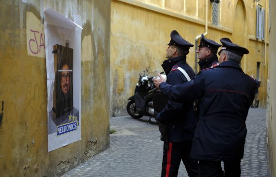 Toninelli diventa "neuronics": l'opera dello street art a Roma6