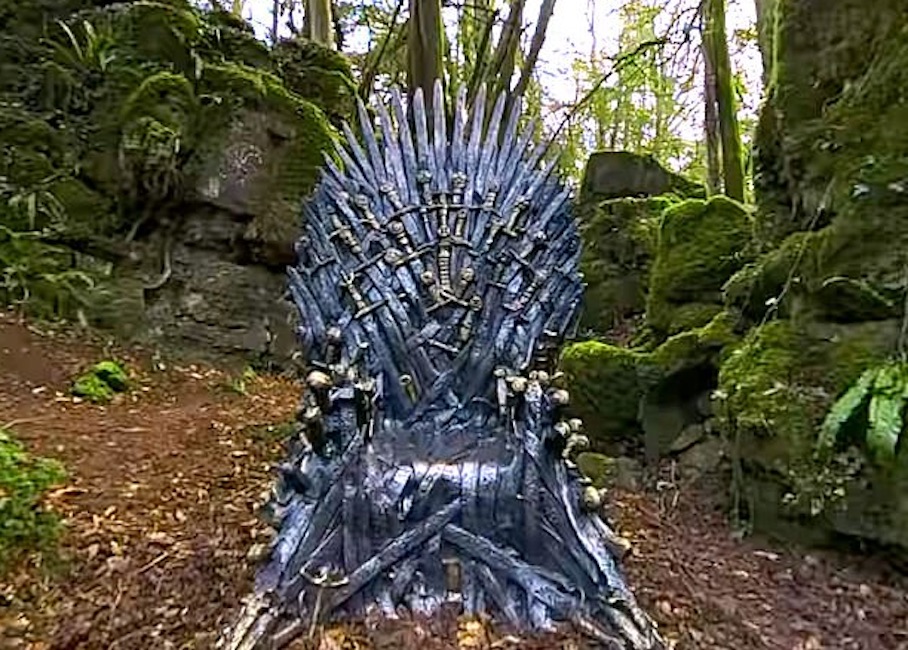 Game of Thrones, la caccia al tesoro per trovare i 6 troni di spade nascosti nel mondo