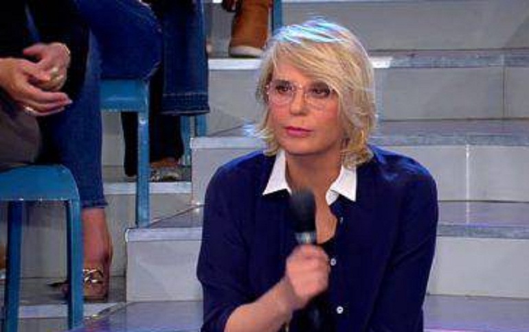 Uomini e Donne, il settimanale Oggi: "C'è un corteggiatore etero che in realtà... è gay"