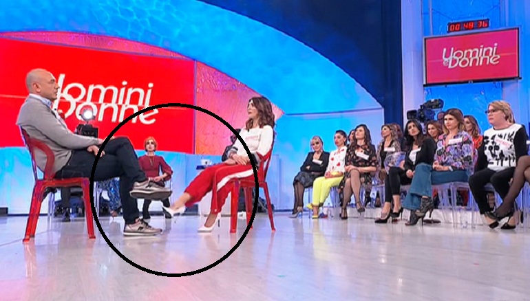 Uomini e Donne, Barbara De Santi rischia l'espulsione? Ecco il calcio a Roberto