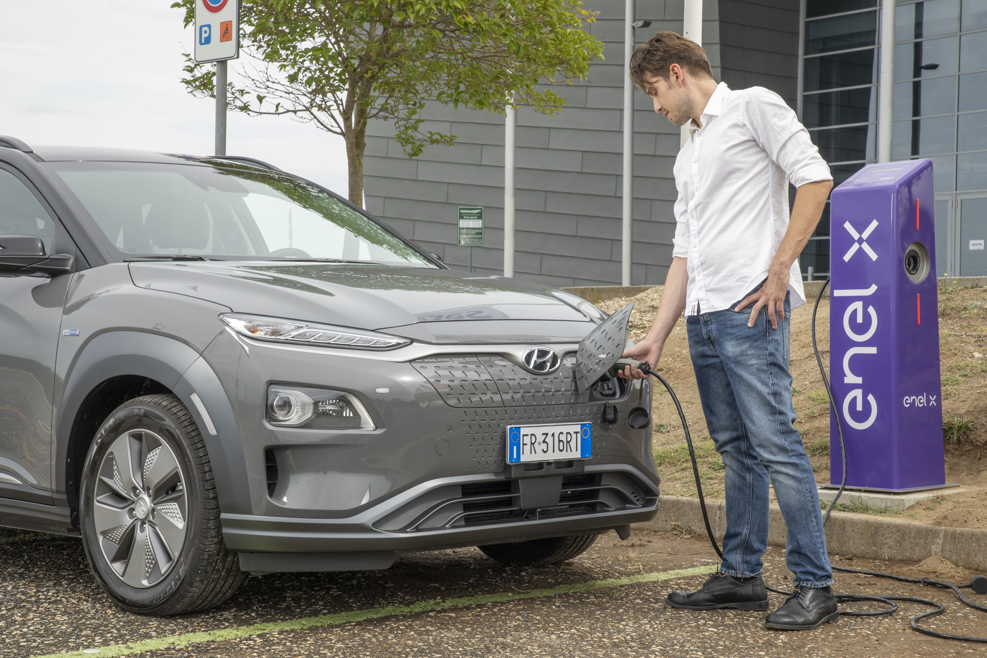 Genova ed Enel insieme per la mobilità elettrica: 200 punti di ricarica