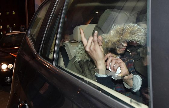 Said Machaouat fa le corna dopo l'arresto per l'omicidio di Stefano Leo3