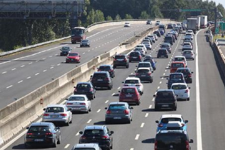A1, tir in famme all'altezza di Barberino. Otto chilometri di coda (foto d'archivio Ansa)