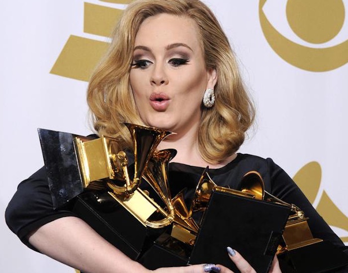 Adele si separa dal marito Simon Konecki: "Impegnati a crescere nostro figlio con amore"