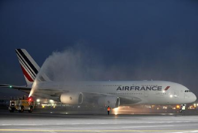 Firenze, principio di incendio su un aereo dell'Air France (foto d'archivio Ansa)