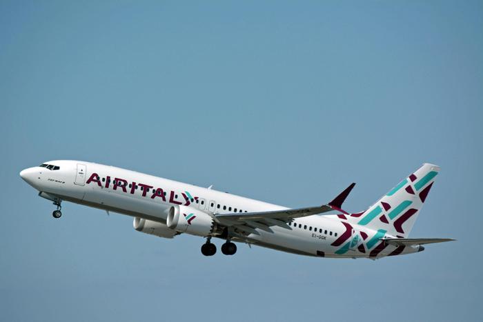 Air Italy rinuncia ai voli da e per Olbia, la proposta Regione-Mit "una farsa"