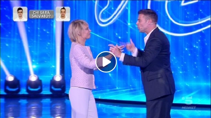 Amici 2019: Ricky Martin balla La Mordidita con Maria De Filippi, Alessandra Celentano e Loredana Bertè