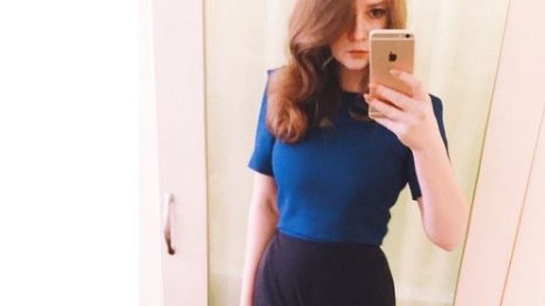 Anna Sorokin, al processo alla falsa ereditiera tedesca anche gli sms provocanti del bancario sposato