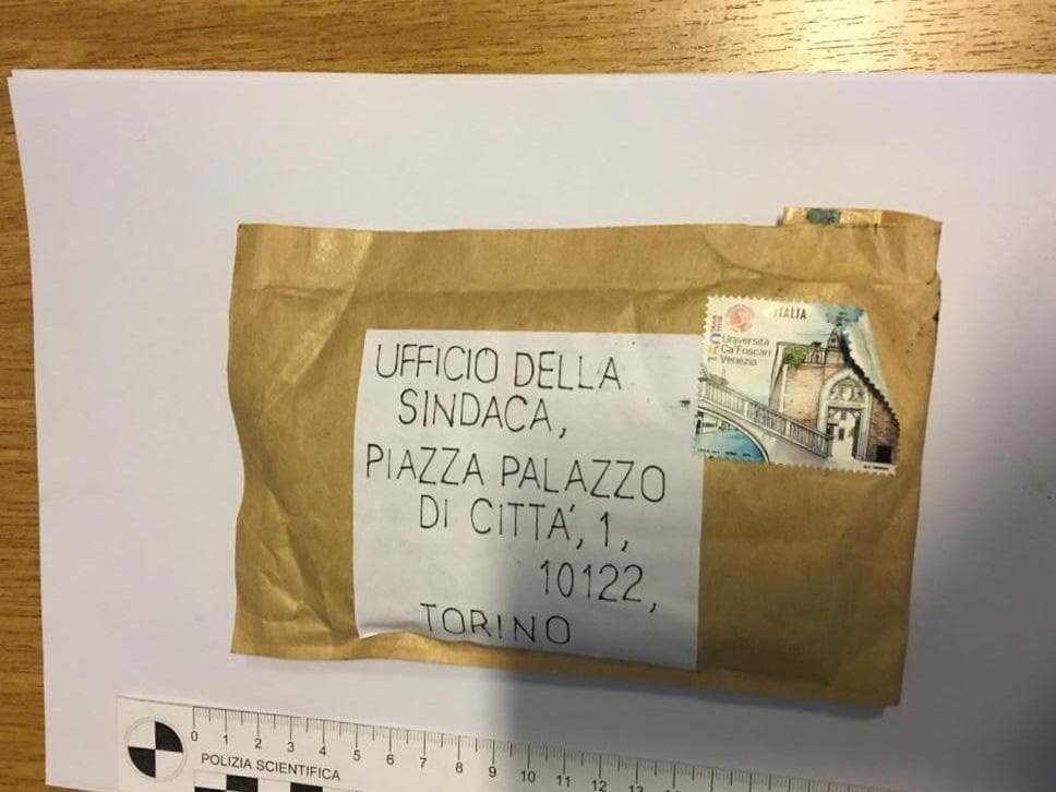 Torino, al sindaco Appendino busta con esplosivo. Indagini sulla pista anarchica