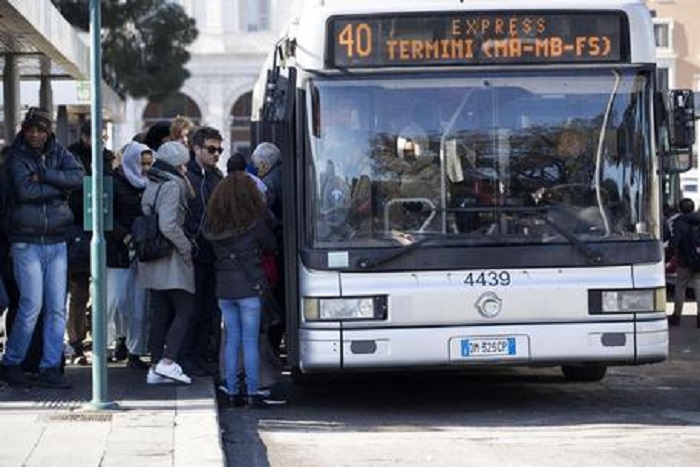 Multe autobus Roma, 700 al giorno: pensate quanti sono quelli sena biglietto...