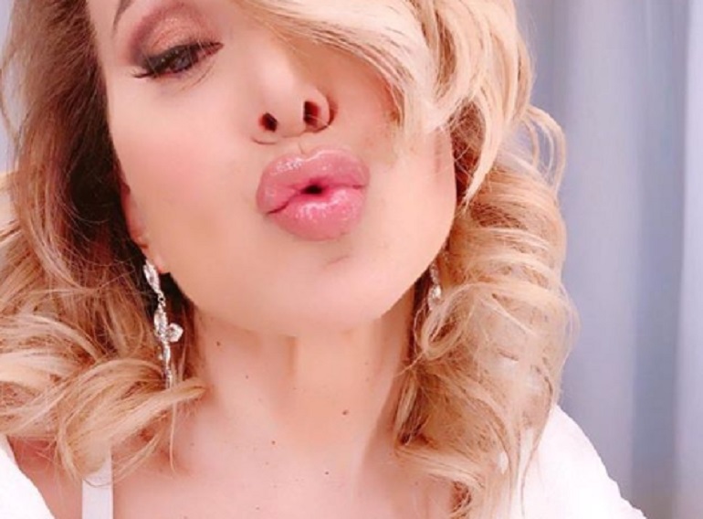 Grande Fratello, il bacio tra Barbara d'Urso e Cristiano Malgioglio: "Mi hai baciato con la lingua..." (foto Instagram)