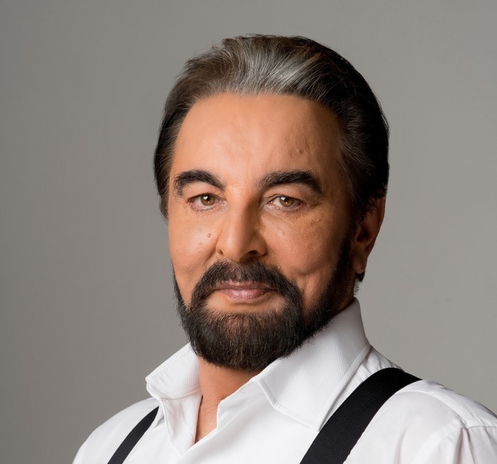 L'Isola dei Famosi, Kabir Bedi: "Si patisce davvero la fame: io persi 8 kg in tre mesi"