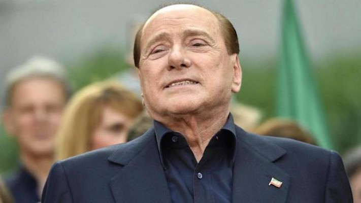 Silvio Berlusconi operato per una occlusione intestinale: l'intervento è riuscito