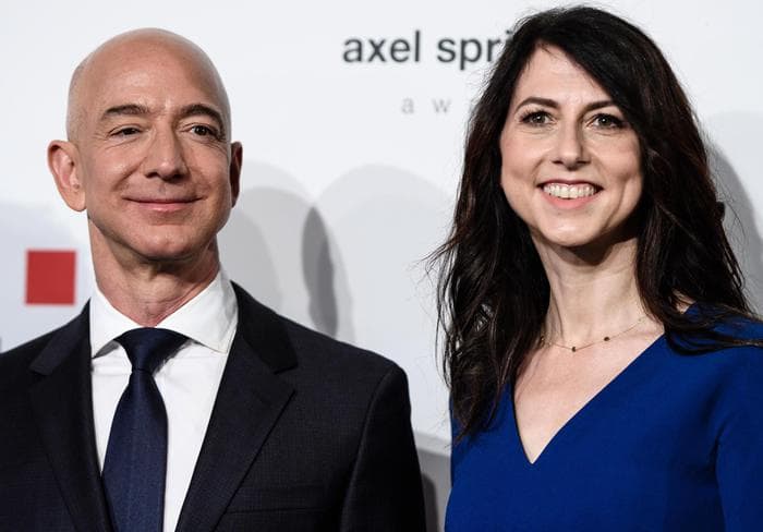 Jeff Bezos, divorzio in pace: la moglie MacKenzie gli lascia il controllo di Amazon