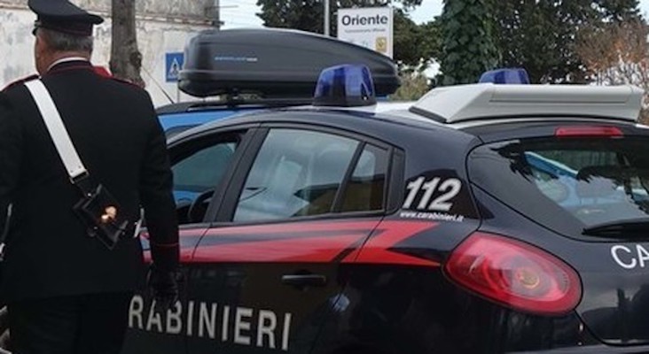 Civitanova Marche, scopre che la moglie ha un amante. Carabinieri sequestrano pistola al marito