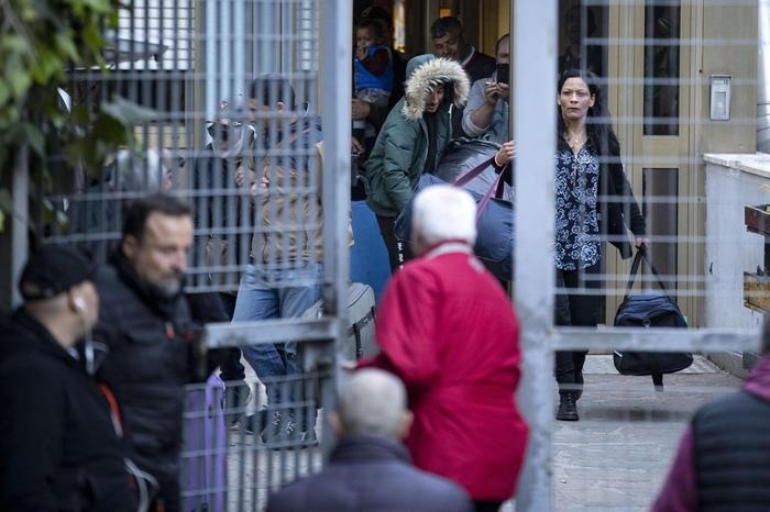 Rom: Casal Bruciato li caccia, la famiglia rinuncia alla casa popolare