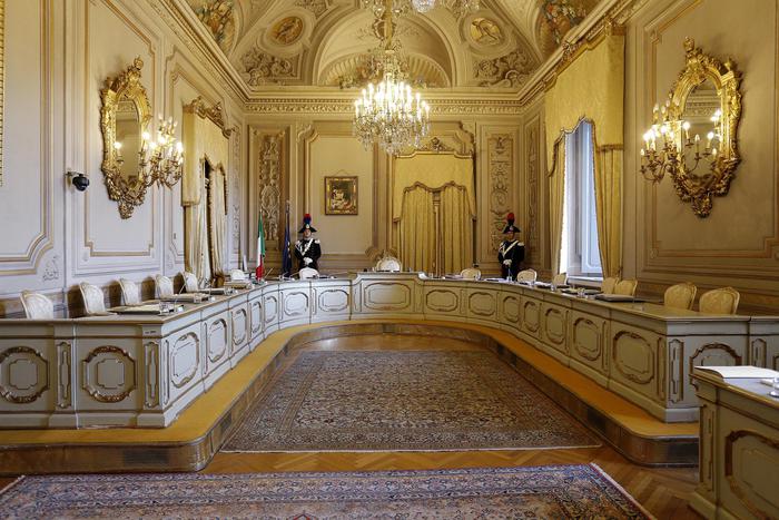 Carcere per i giornalisti in Italia, giudice di Salerno alla Corte costituzionale: "Diffamazione: niente galera"