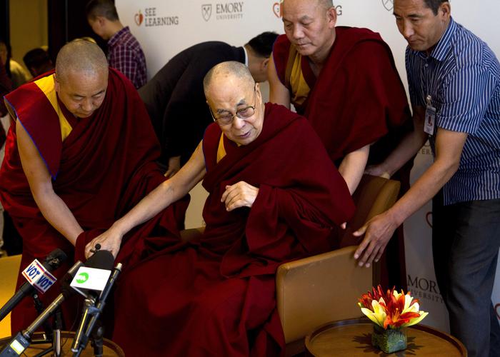 Il Dalai Lama ricoverato in India per un'infezione ai polmoni