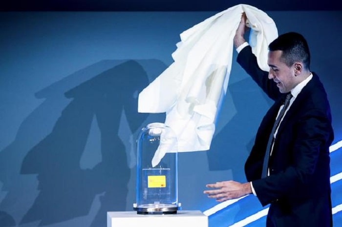 Reddito di cittadinanza, Luigi Di Maio: "Avanzeranno centinaia di milioni, li daremo alle famiglie"