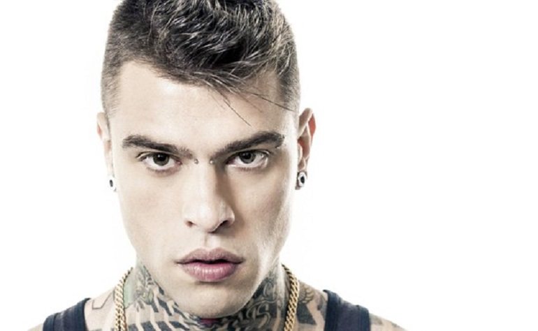 Fedez, un movimento cattolico: "Ha bisogno di un esorcista" (foto Ansa)