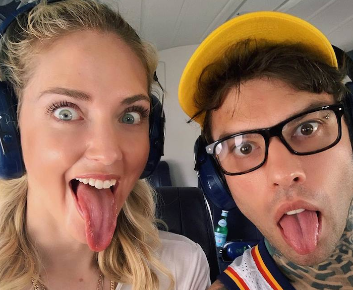 Chiara Ferragni e la lingua "superdotata". Fedez sobilla i fan che si scatenano