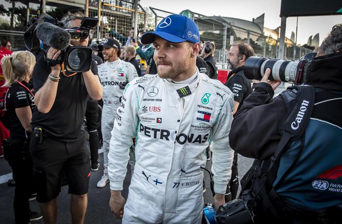 Doppietta Mercedes a Baku, Bottas trionfa su Hamilton. Vettel 3°, Leclerc 5°