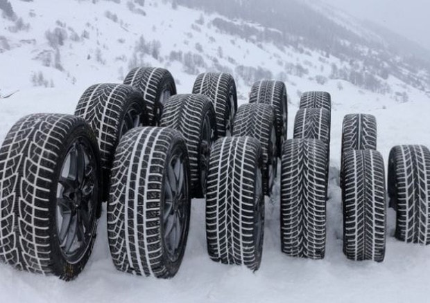 Pneumatici invernali: dal 15 aprile vanno sostituiti. Si rischiano multe fino a 1.700 euro