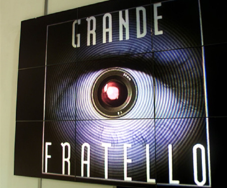 Grande Fratello, scatta il bacio tra Erica Piamonte e... Francesca De Andrè (foto Ansa)