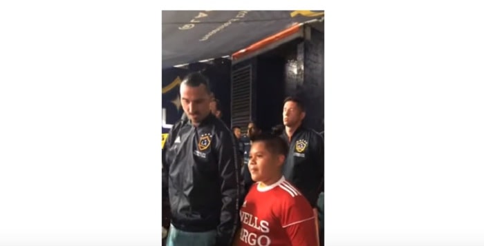 Zlatan Ibrahimovic consola il bambino nervoso
