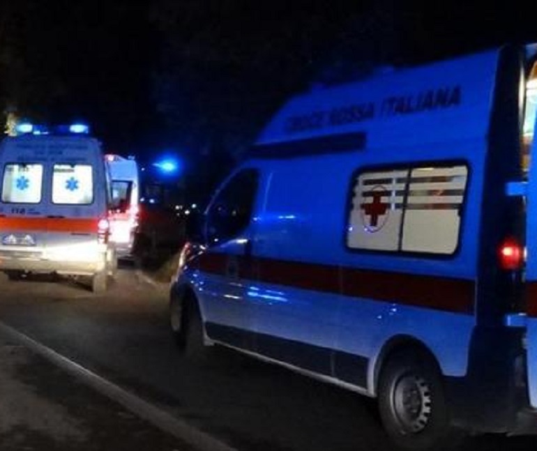 Castel San Pietro (Bologna): perde il controllo dell'auto, si ribalta e muore (foto d'archivio Ansa)