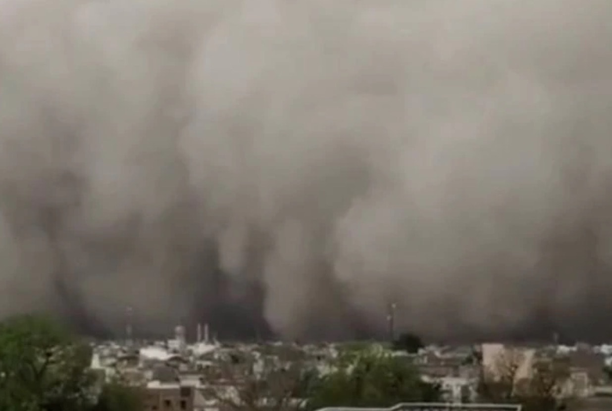 India, tempesta di sabbia investe la città, come in un film VIDEO