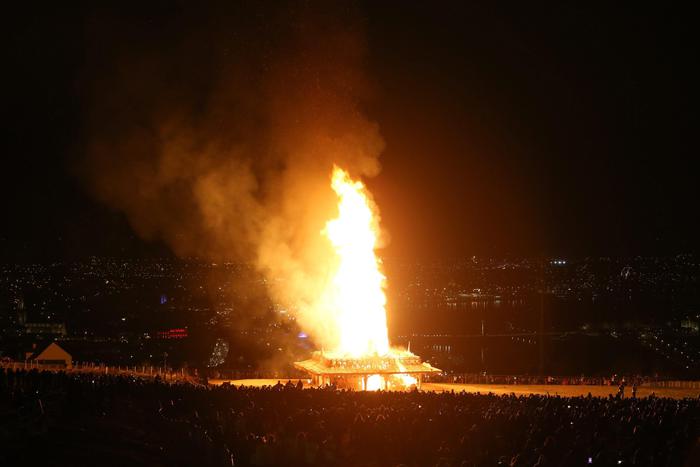 Irlanda del Nord, torna allarme terrorismo a Londonderry: giornalista uccisa durante scontri con polizia