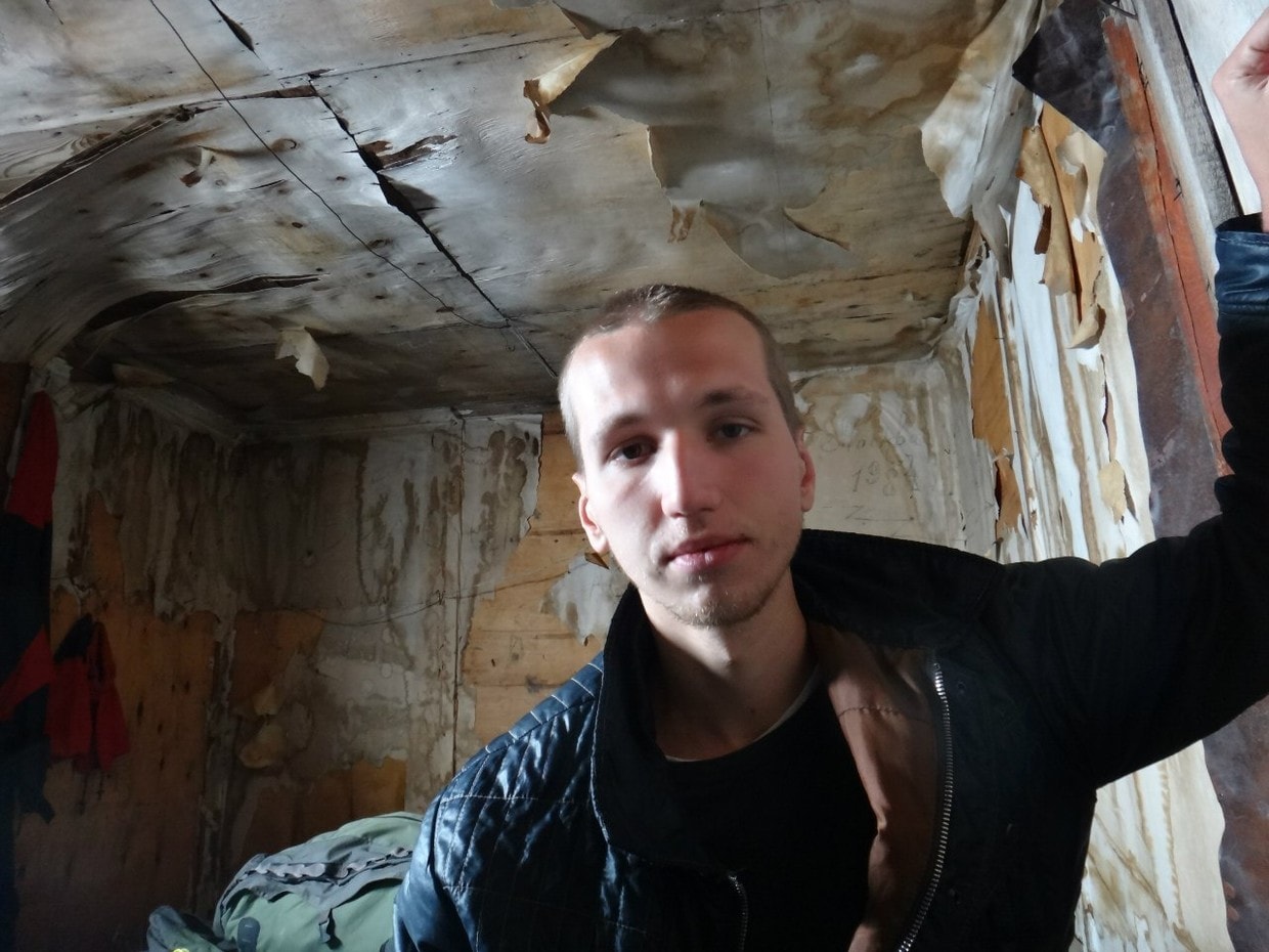 Russia, illusionista trovato morto ammanettato ad un albero. Era scomparso due anni fa