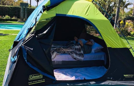 Kirk Douglas in campeggio a 102 anni3