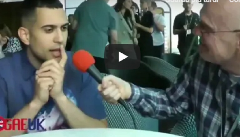 Mahmood, la domanda in inglese è troppo veloce. Lui reagisce così