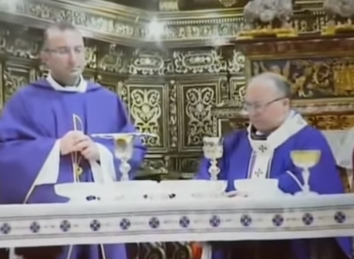 malta arcivescovo whisky messa