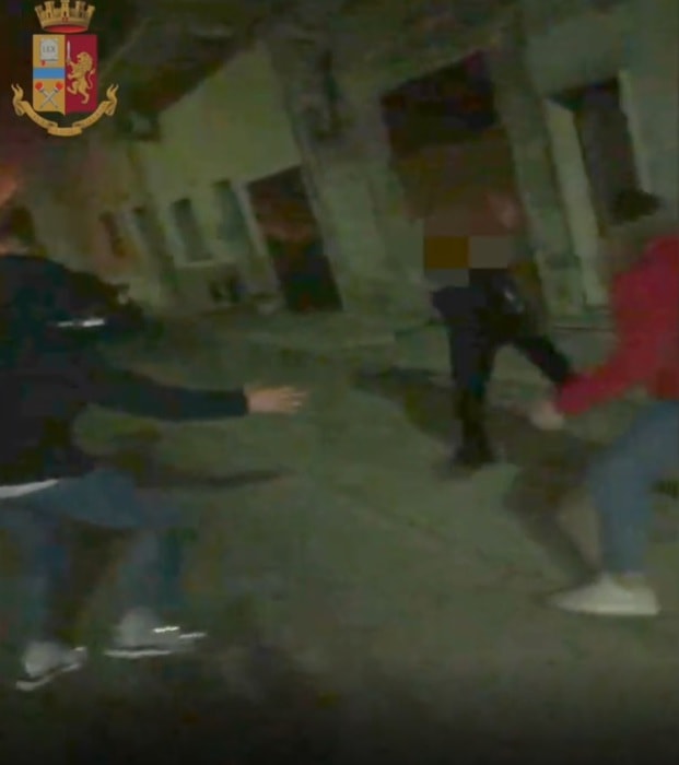 Manduria: così ridevano mentre torturavano Antonio Cosimo Stano. "Aiuto Polizia", e giù botte. VIDEO