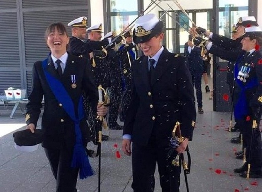 La Spezia, Rosa Maria e Lorella spose in uniforme: le 2 militari della Marina si sono unite civilmente