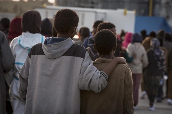 Calolziocorte: scuola e stazione zone rosse interdette ai migranti. Provincia di Lecco o Alabama?