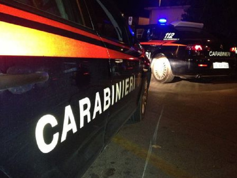 Milano, donna trovata morta nel suo appartamento. Sul corpo ferite da coltellate (foto d'archivio Ansa)