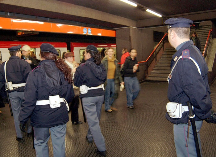 Milano, metro: scippatrici di tutta Italia all'assalto