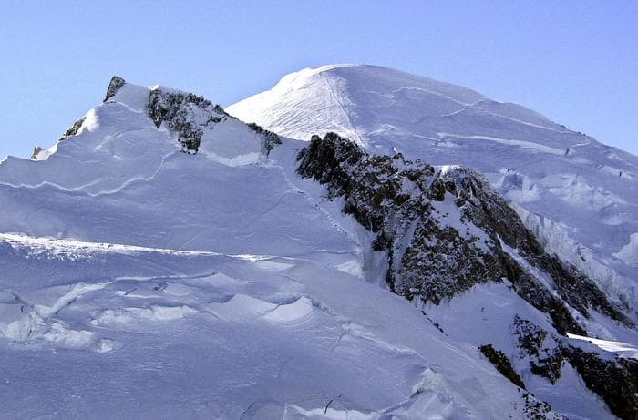 Monte Bianco più protetto dagli alpinisti della domenica, per ora sul versante francese
