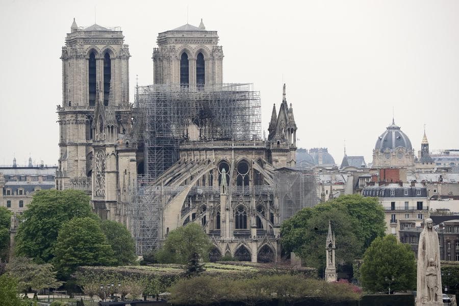 Notre-Dame "potrebbe crollare in caso di vento forte": l'allarme dell'esperto
