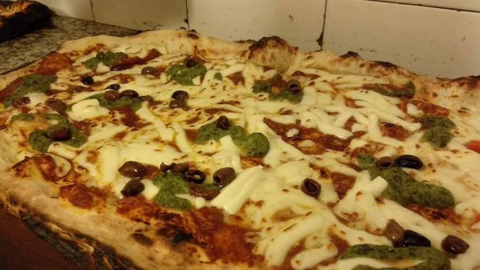 Napoli, cameriere straniero non capisce l'italiano, collega lo prende a schiaffi. Denuncia su Tripadvisor