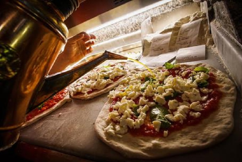 Nigeria, il ministro furioso: "Ordinano la pizza a Londra e se la fanno consegnare dalla British Airways” (foto d'archivio Ansa)