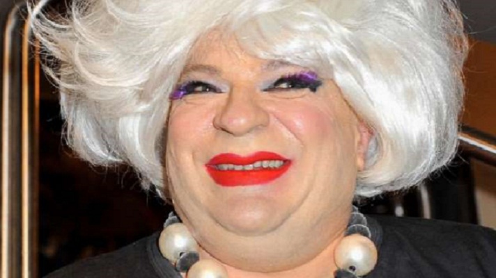 Platinette: "Maurizio Costanzo davanti a un bignè sembra un tossico"